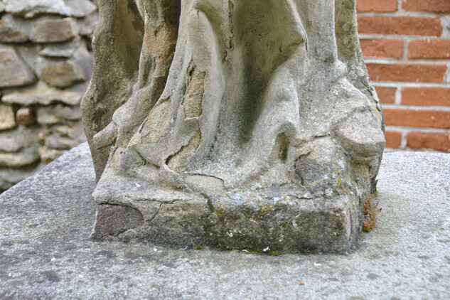 Klenová, detail sochy, před restaurováním