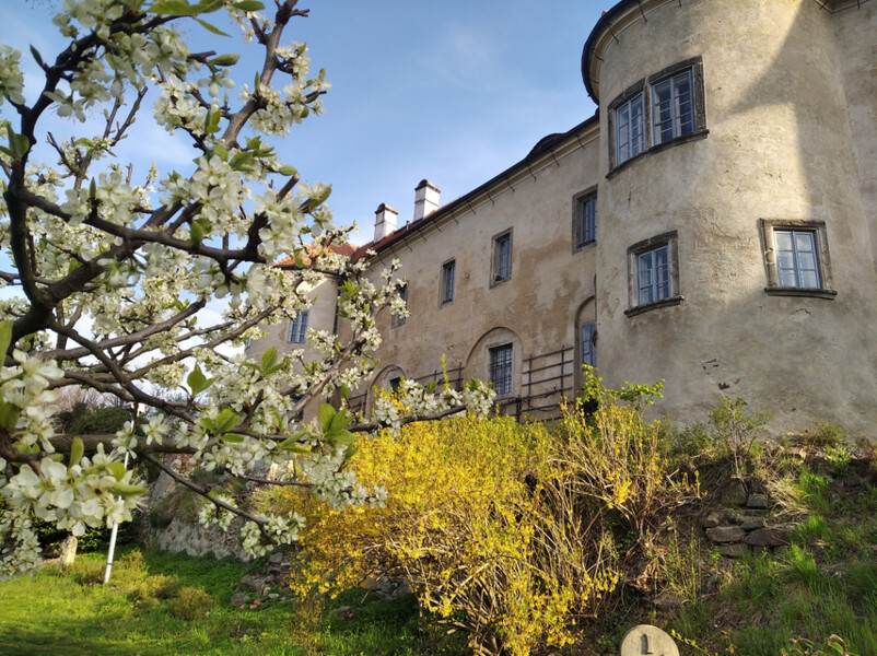 Jarní Grabštejn